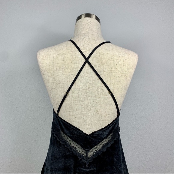 Black Lace Velvet Nightdress Set - Picture 11 of 14